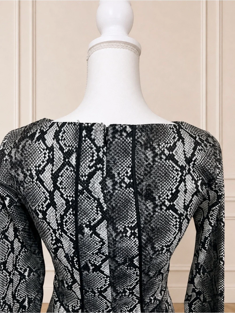 NWOT Michael Kors Snake Print Fit & Flare Dress Size 2 Black Gray Long Sleeve
